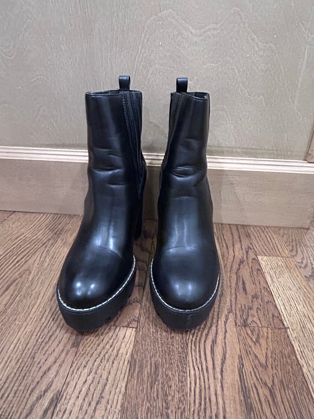 NWOB Redtop Platform Chelsea Boots Lug Sole Black Ankle Booties Sz 8 Goth Grunge